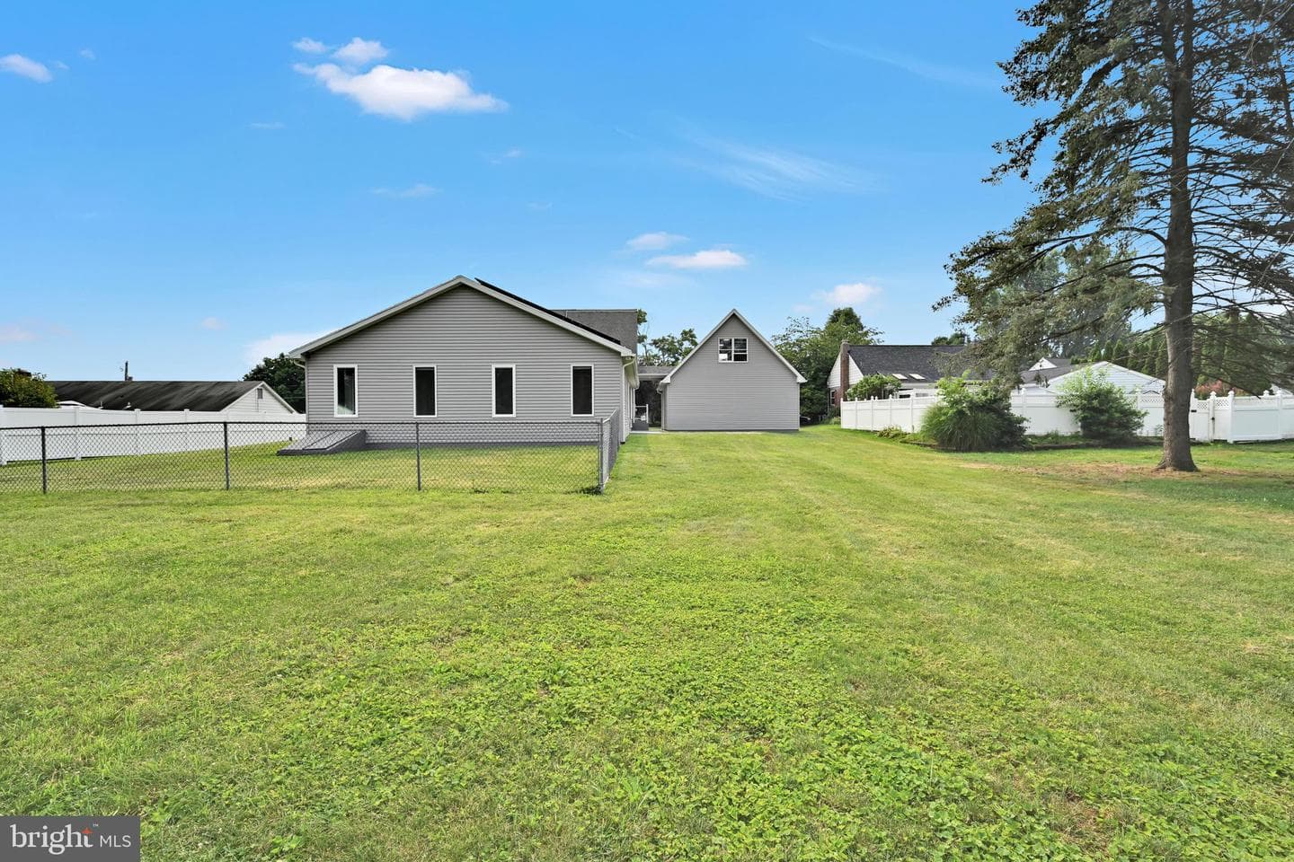300 Beckley Street photo 67