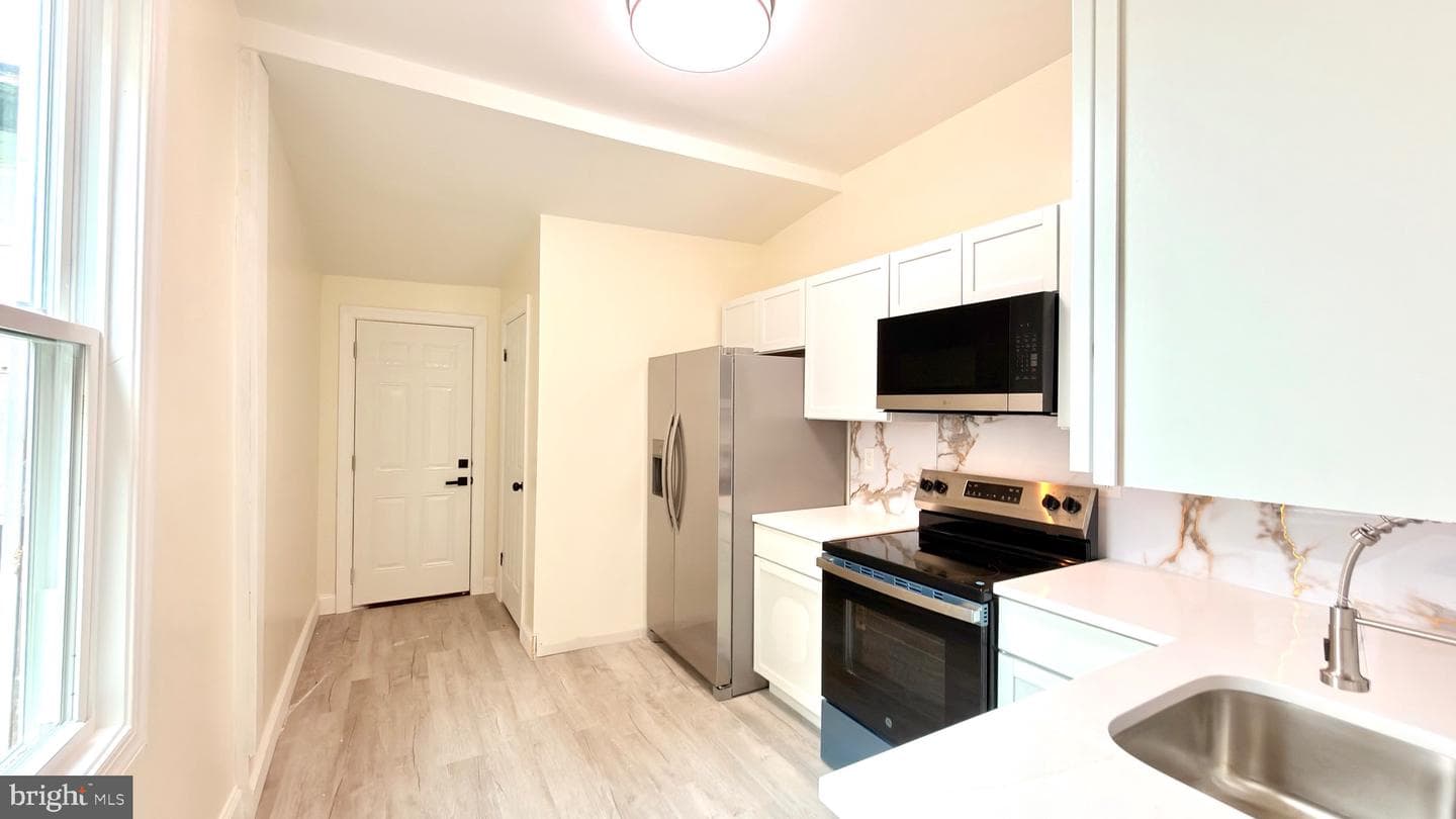 553 Gordon Street photo 13