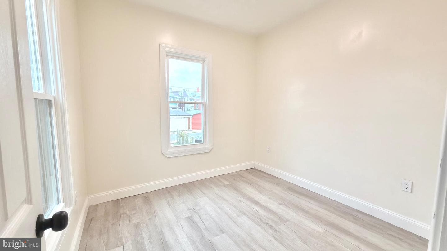 553 Gordon Street photo 14