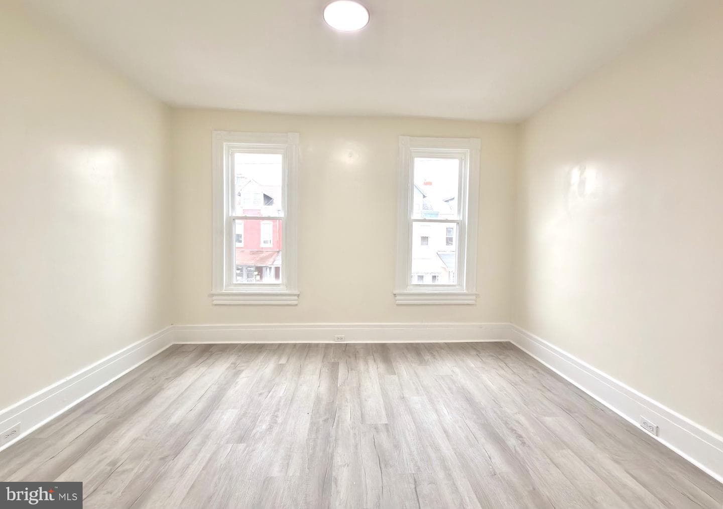 553 Gordon Street photo 16