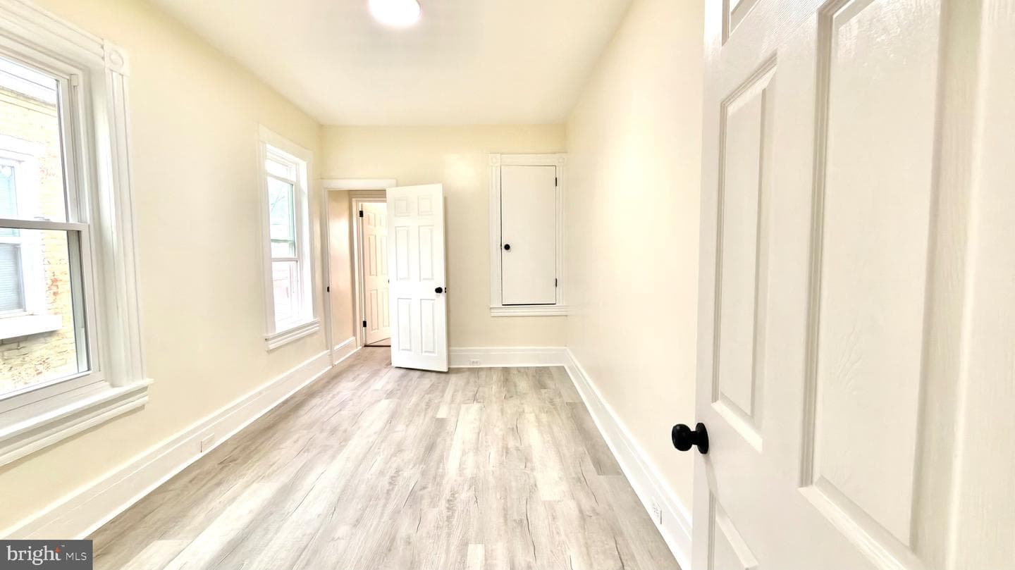 553 Gordon Street photo 19