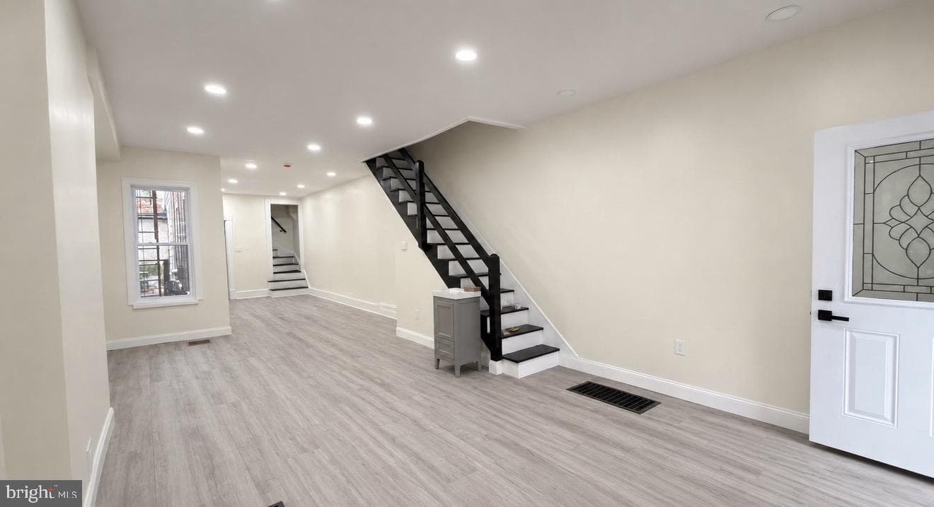 553 Gordon Street photo 3