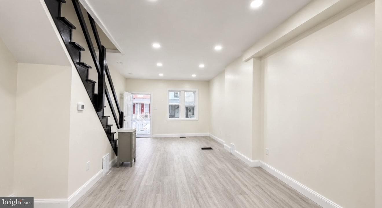 553 Gordon Street photo 5