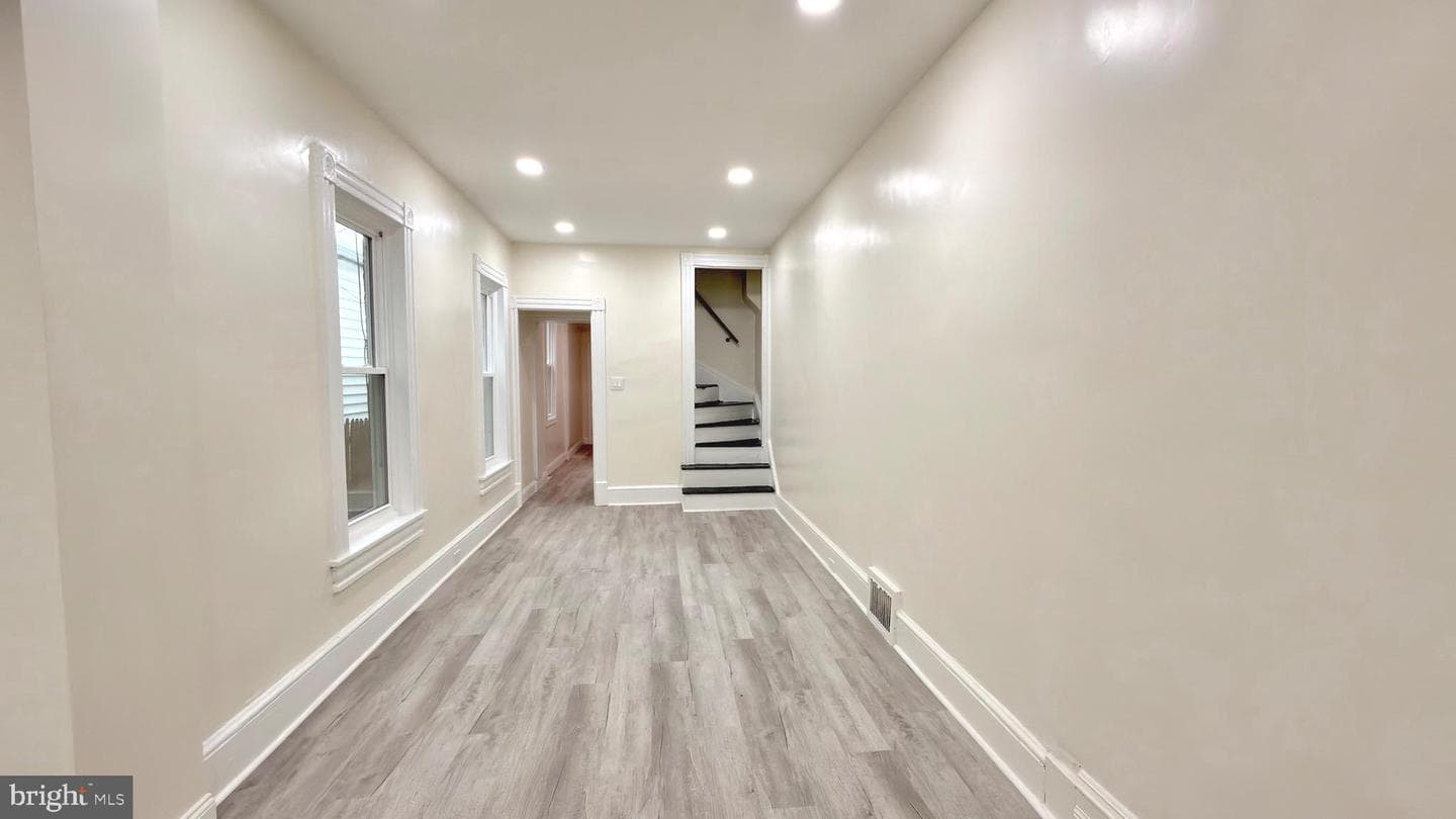 553 Gordon Street photo 6