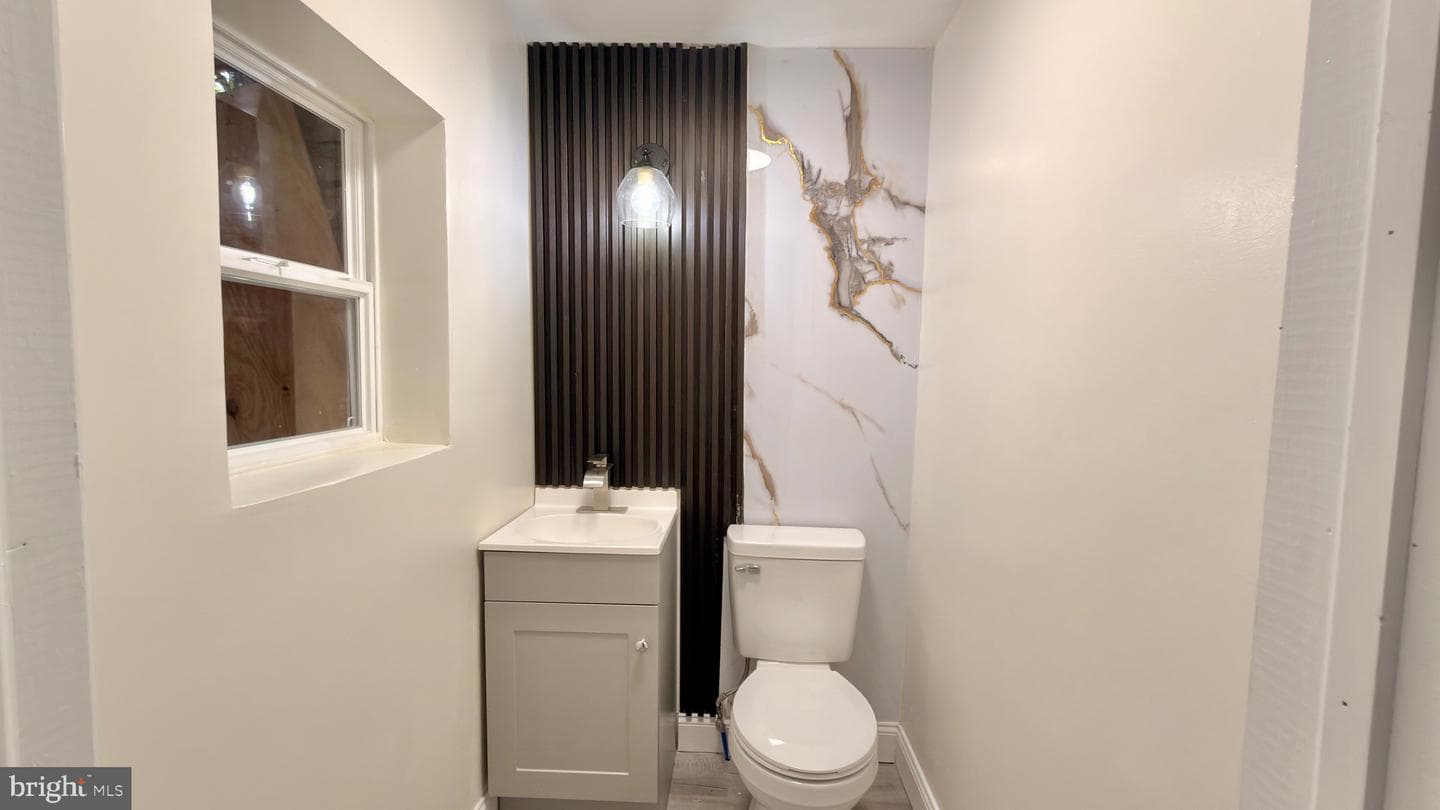 553 Gordon Street photo 9