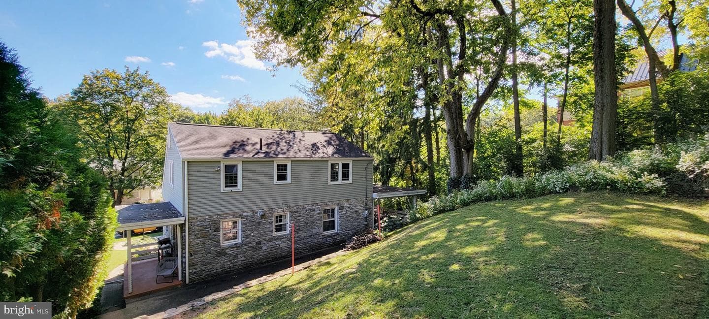 1067 Terrace Avenue photo 3