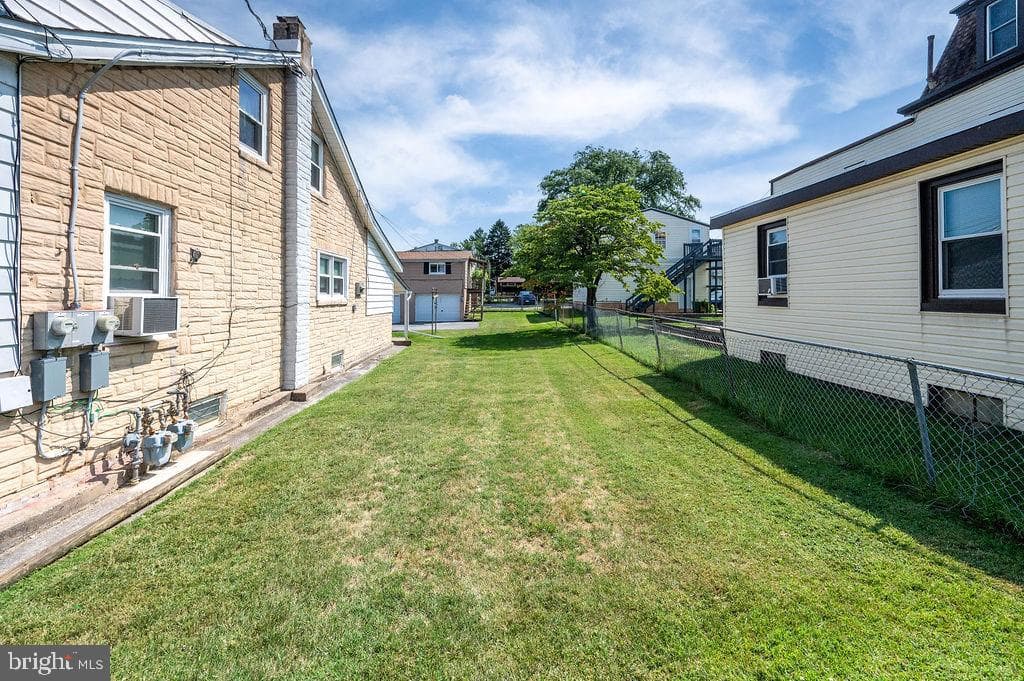 1237 Carbon Street photo 4