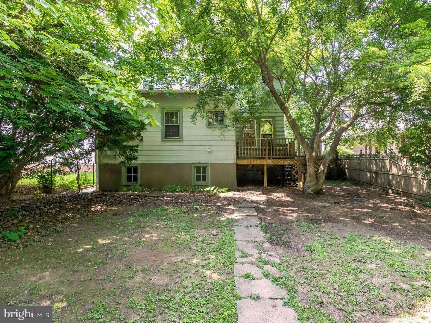 110 E Ashland Street photo 4