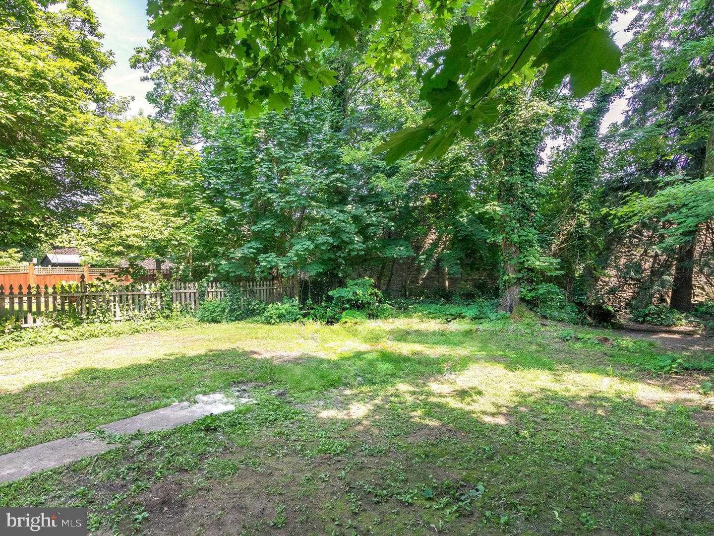 110 E Ashland Street photo 5
