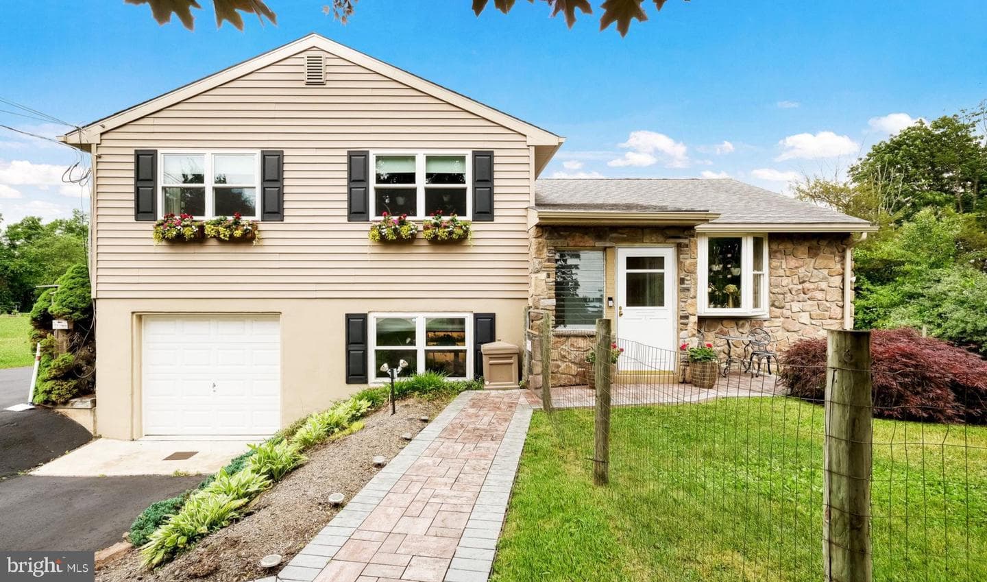 7078 Easton Road, Pipersville