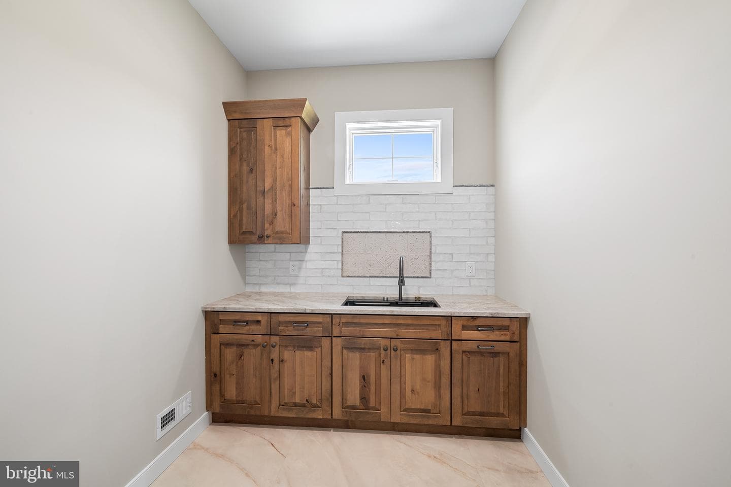 744 Broad Street photo 16