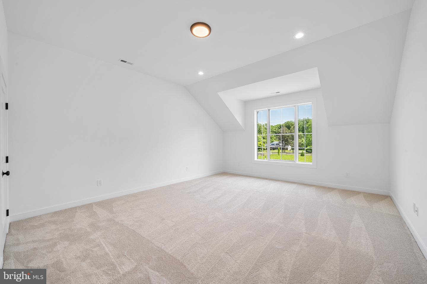 744 Broad Street photo 40