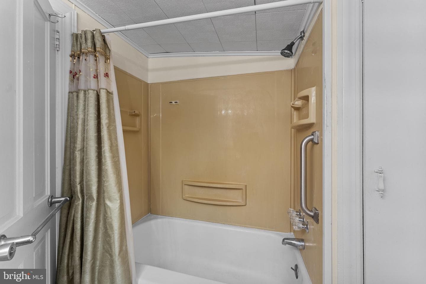 158 W Butler Avenue photo 21