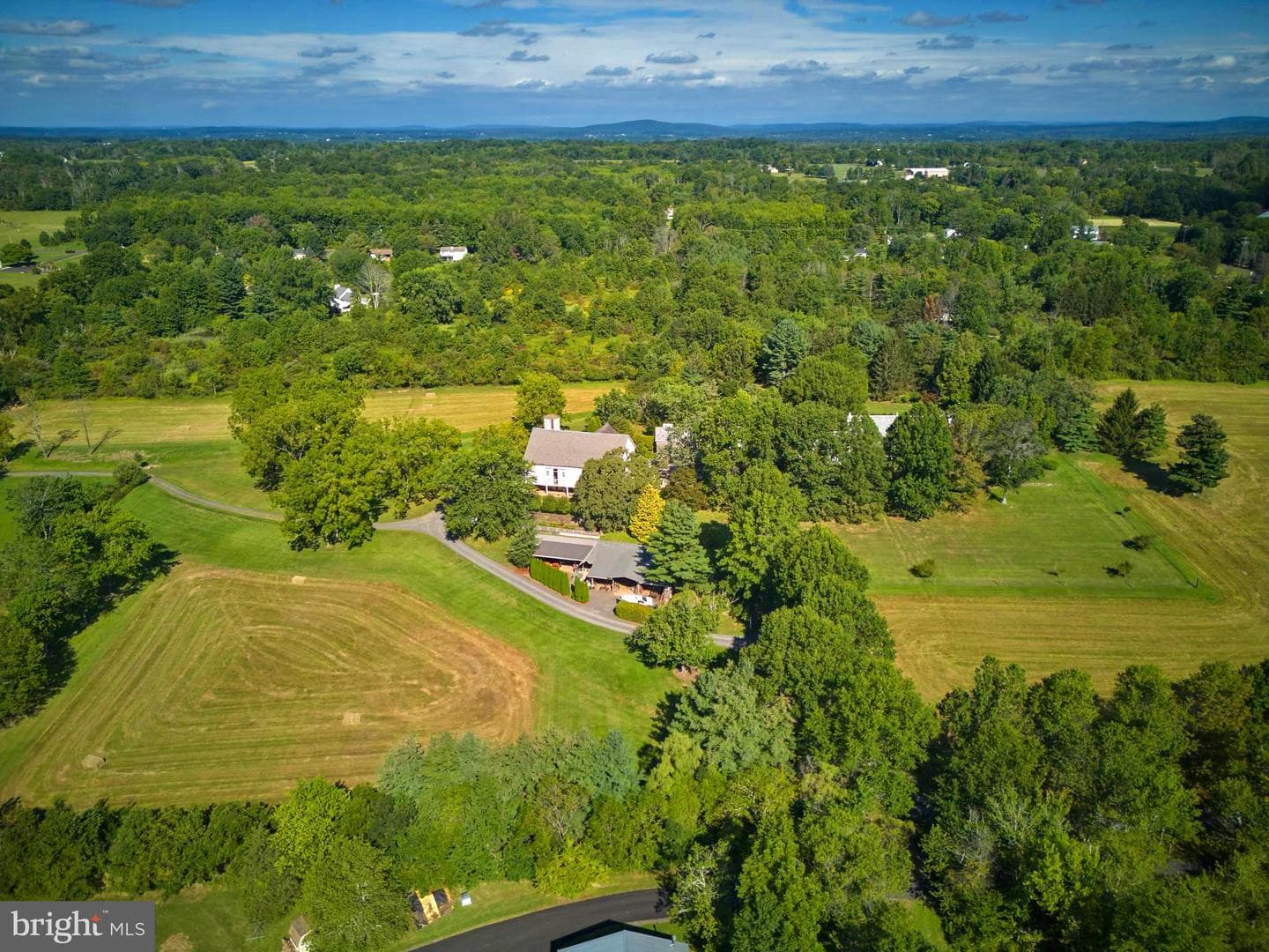 5382 Wismer Road photo 3