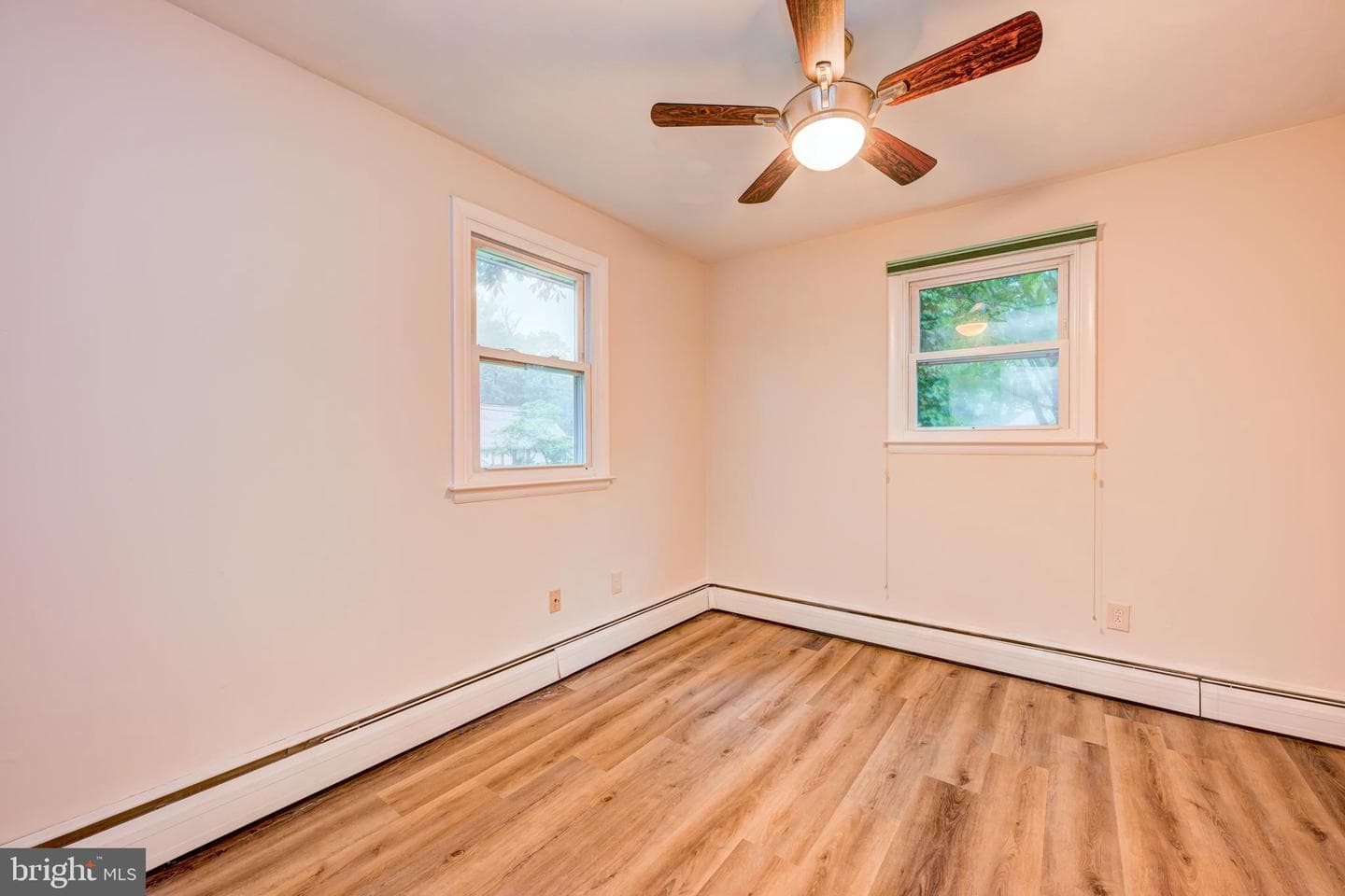 402 Larchwood Ave photo 6