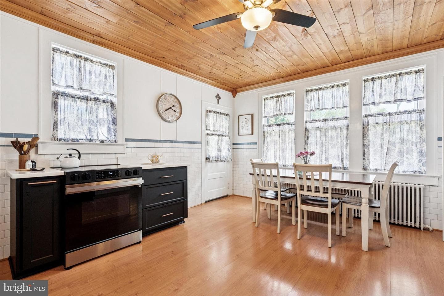 209 Dorrance Street photo 6