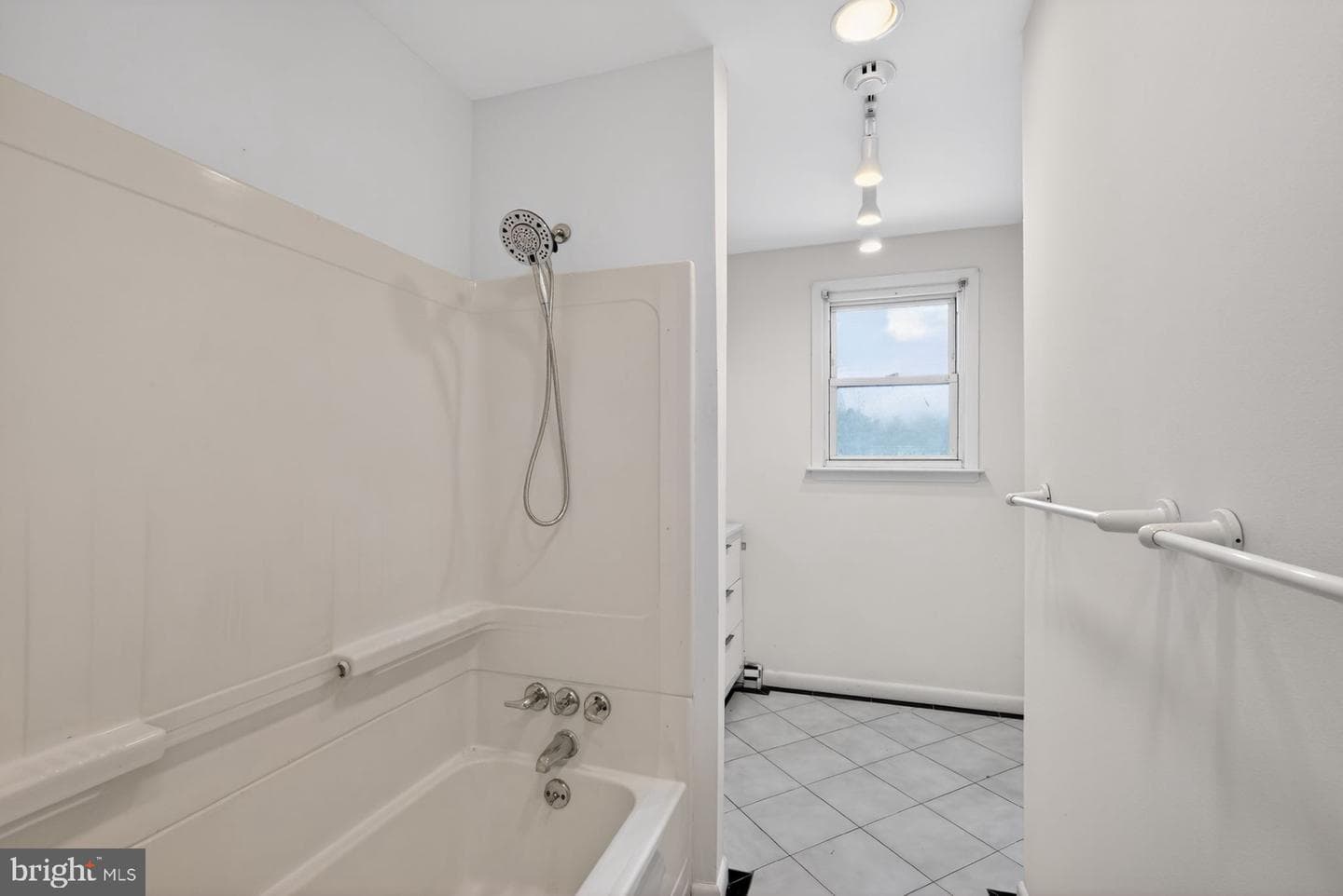 389 Mckinley Avenue photo 17