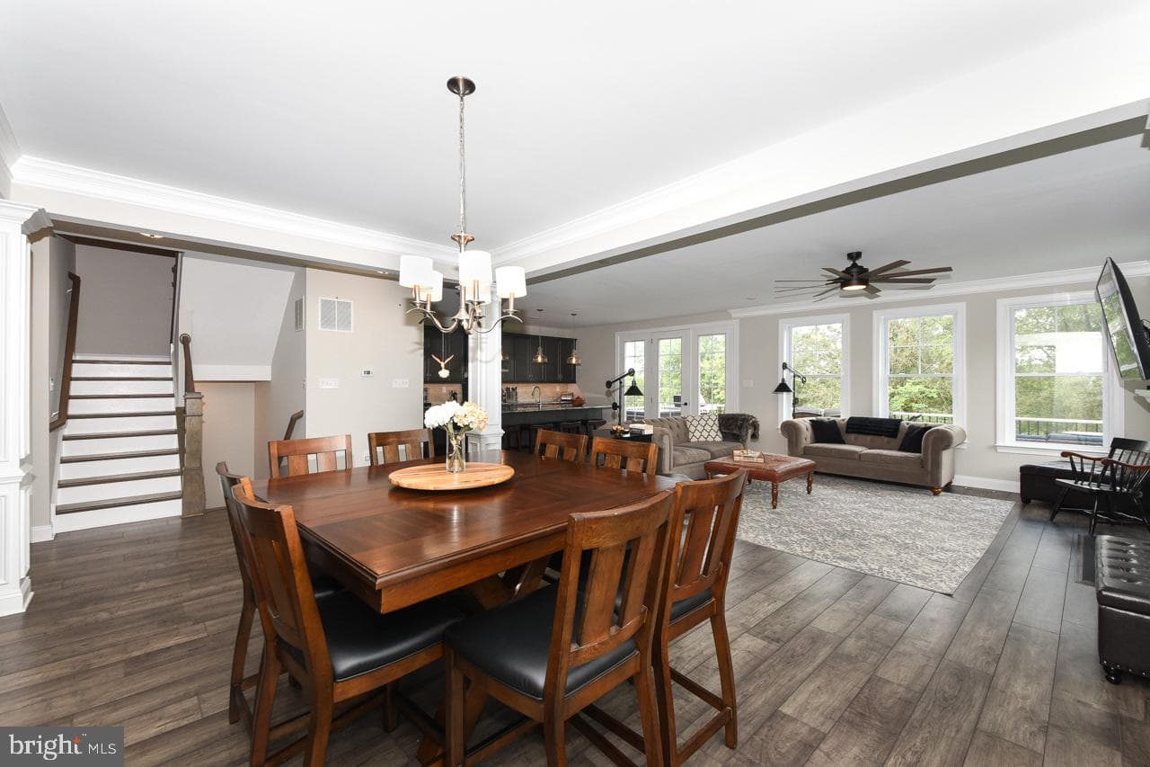 8 Elizabeth Lane photo 11