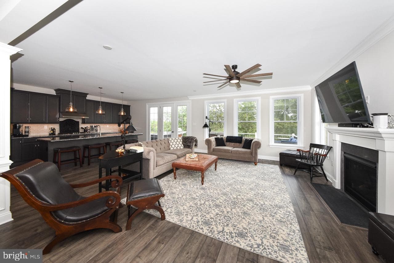 8 Elizabeth Lane photo 12