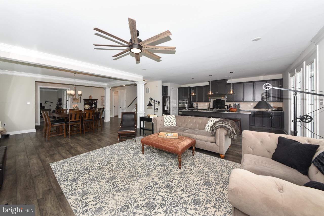 8 Elizabeth Lane photo 14