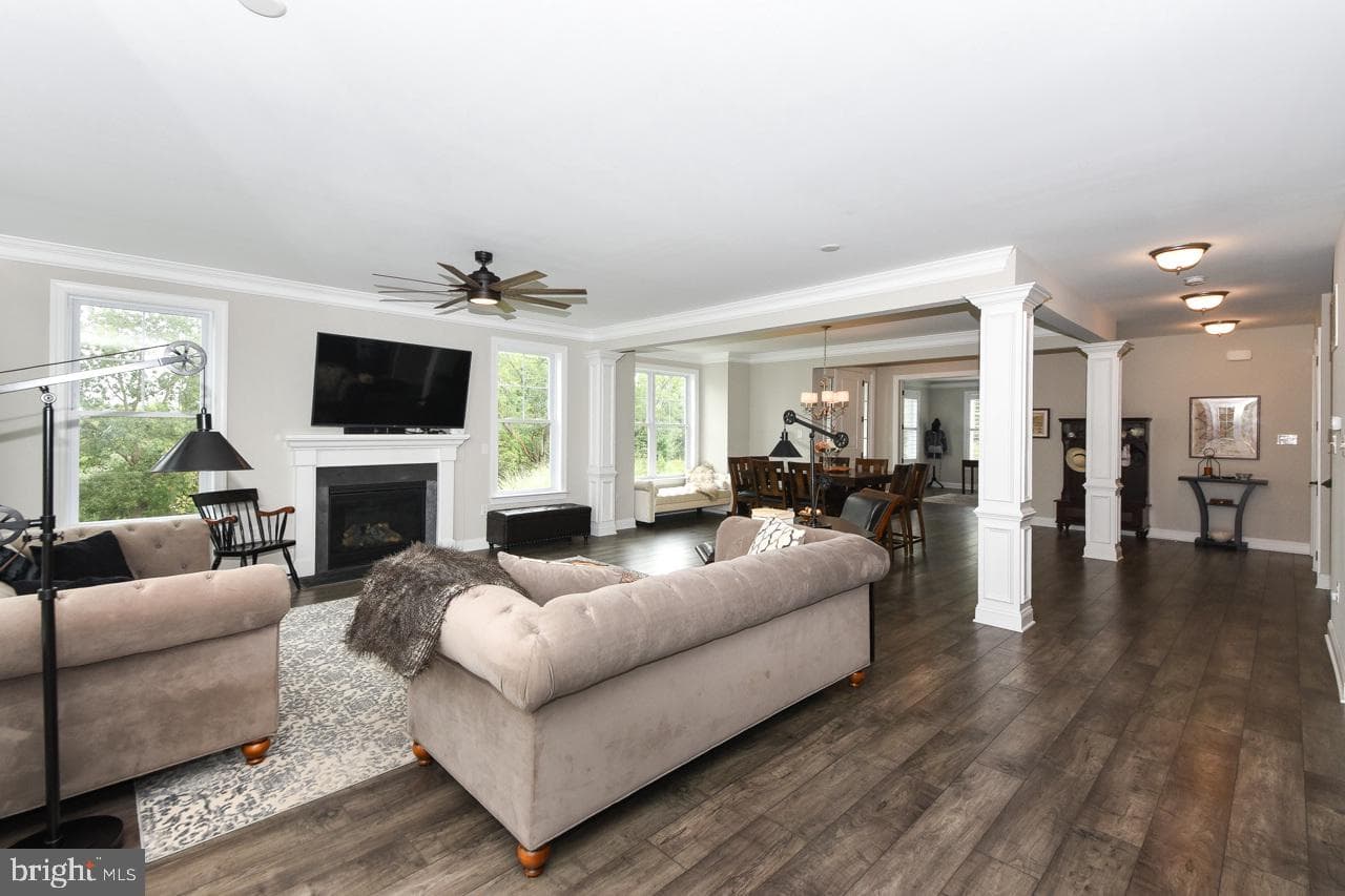 8 Elizabeth Lane photo 15