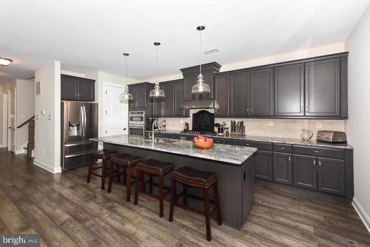 8 Elizabeth Lane photo 16