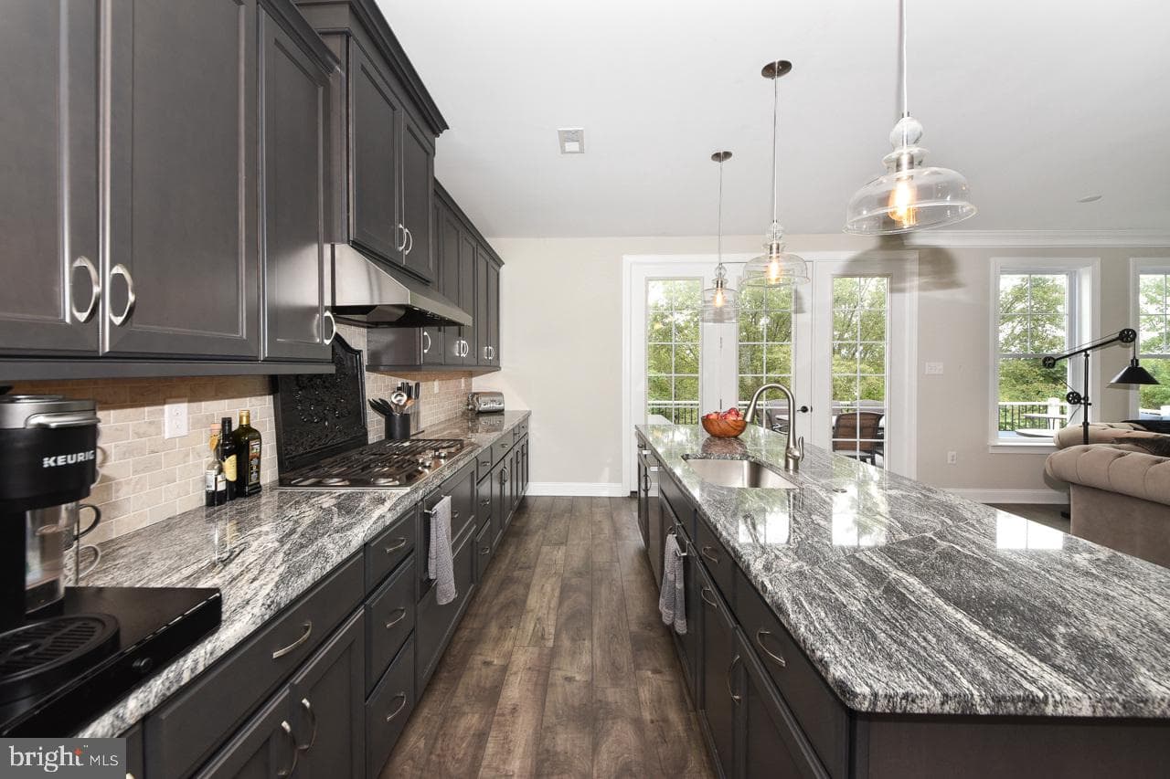 8 Elizabeth Lane photo 17