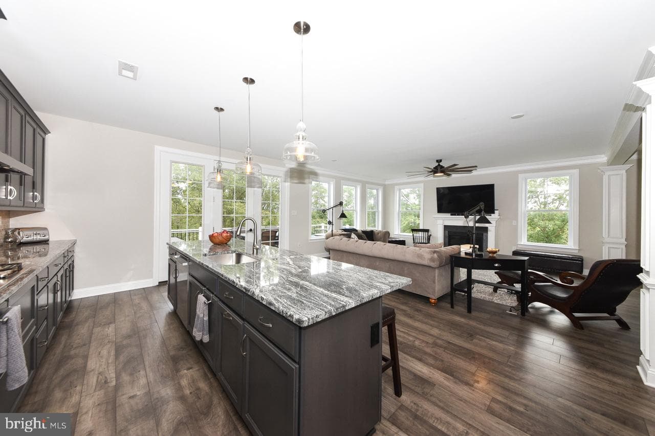 8 Elizabeth Lane photo 18