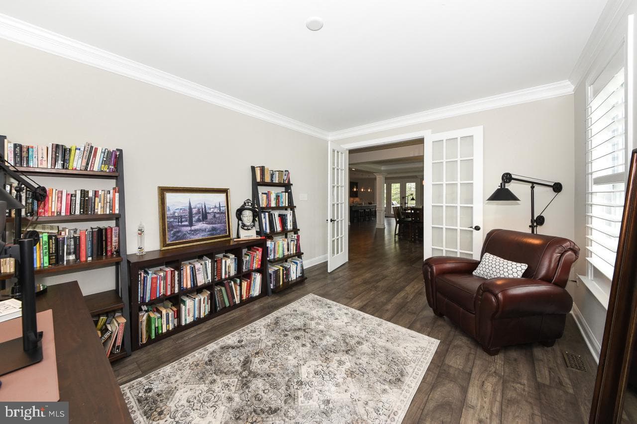 8 Elizabeth Lane photo 24