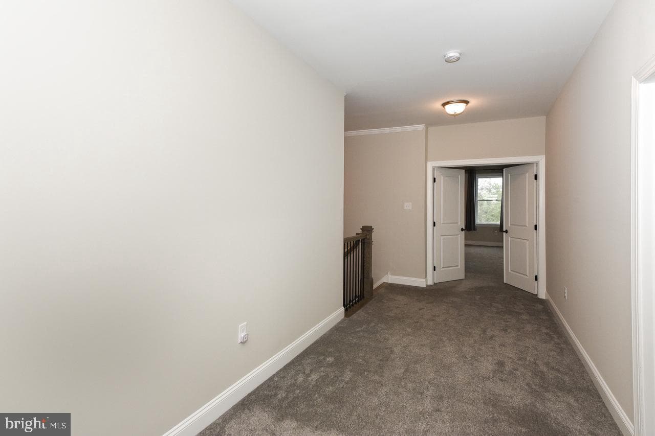 8 Elizabeth Lane photo 26