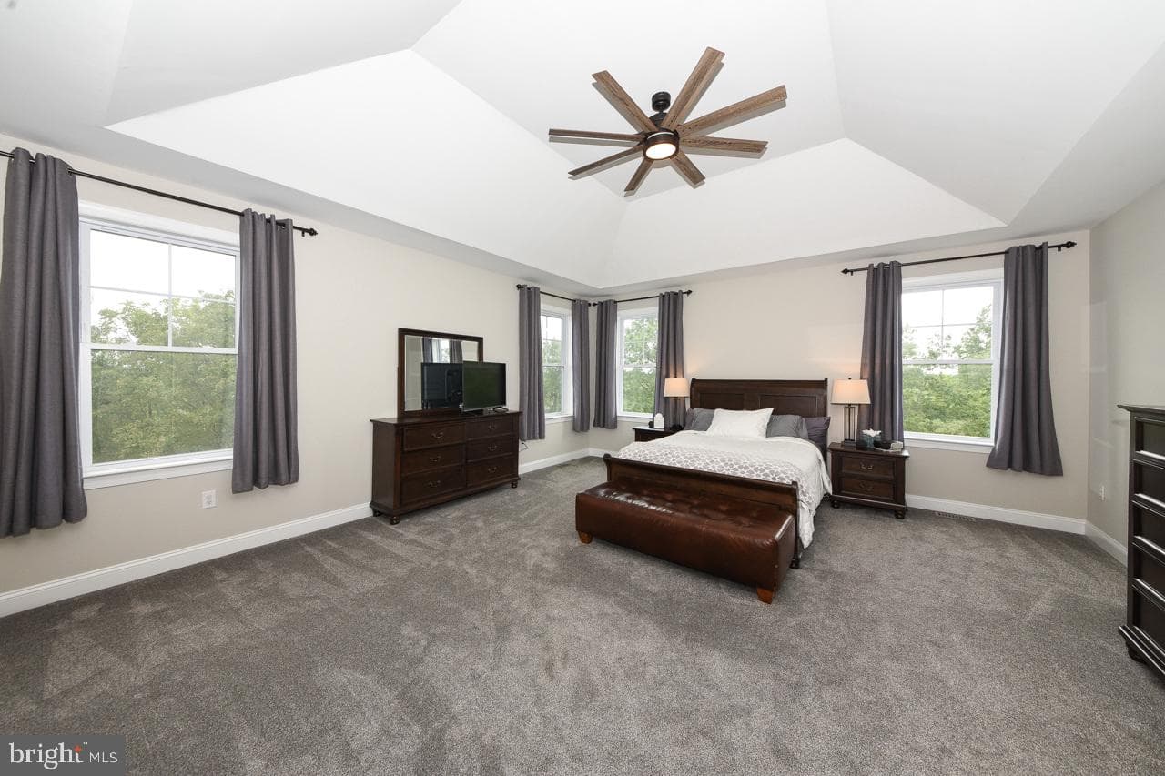 8 Elizabeth Lane photo 27