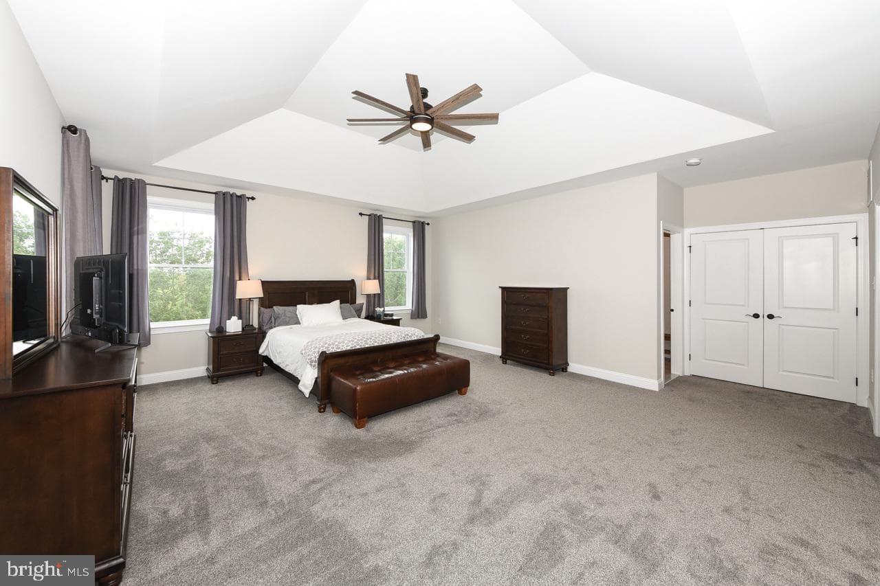 8 Elizabeth Lane photo 28