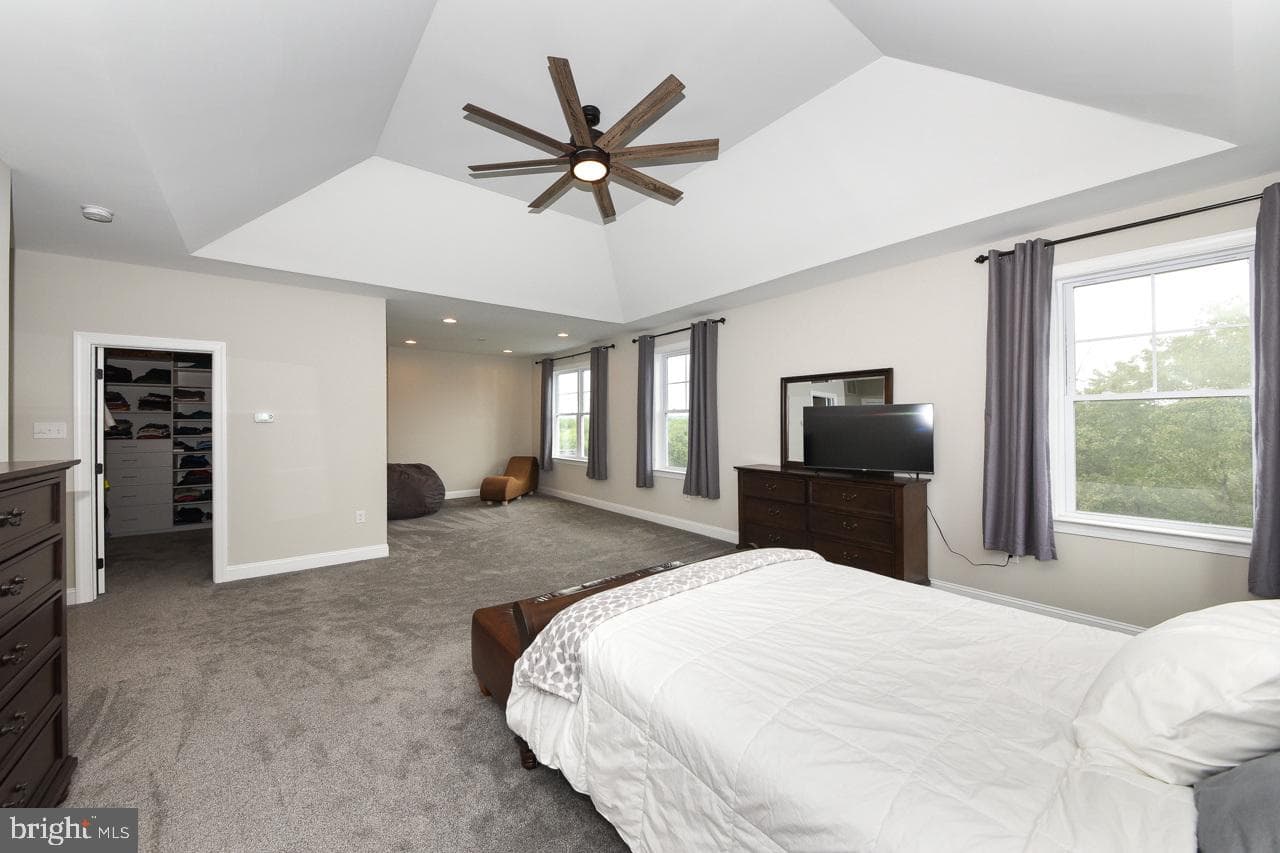 8 Elizabeth Lane photo 29