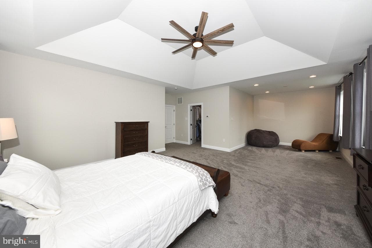 8 Elizabeth Lane photo 30