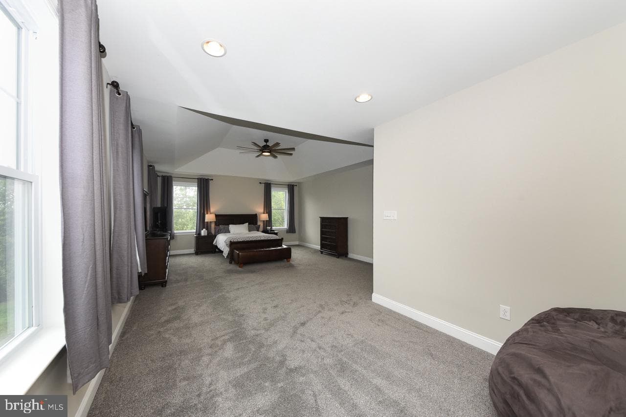 8 Elizabeth Lane photo 31