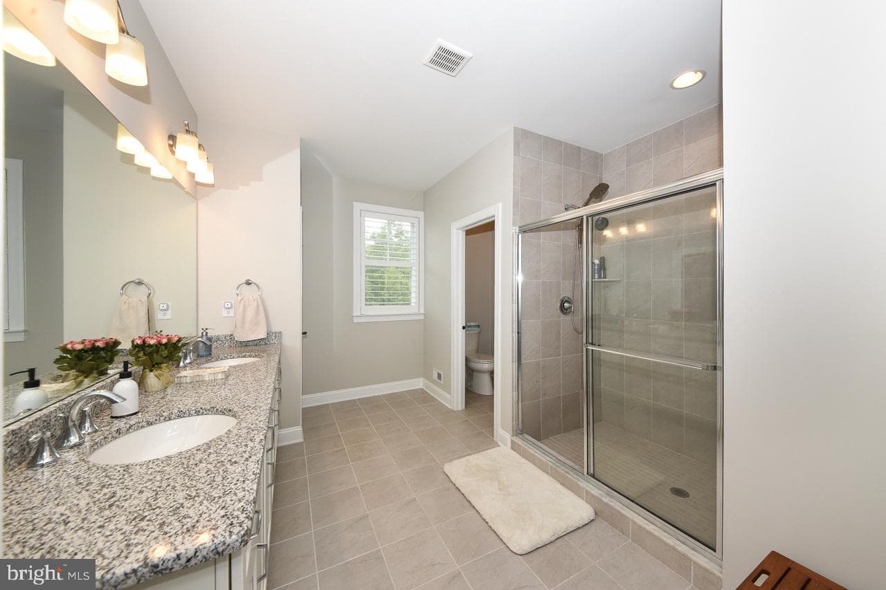 8 Elizabeth Lane photo 33