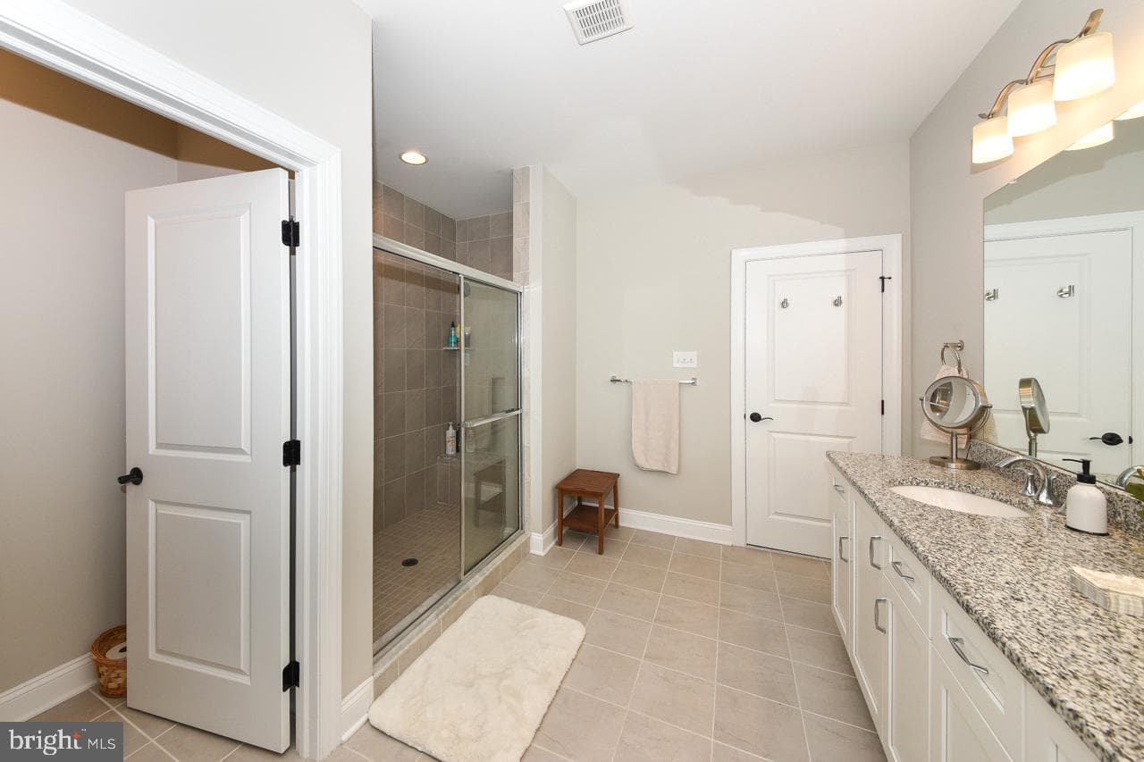8 Elizabeth Lane photo 35