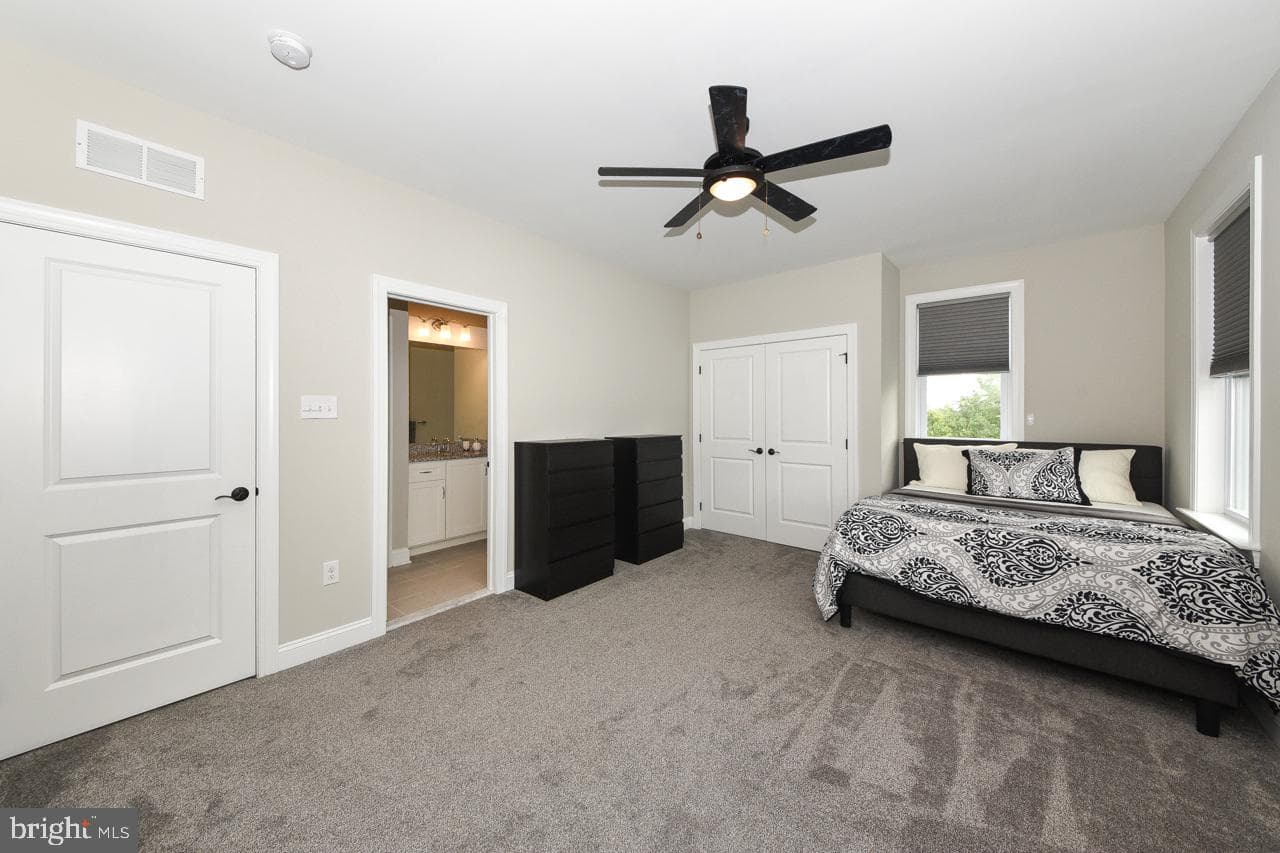 8 Elizabeth Lane photo 38