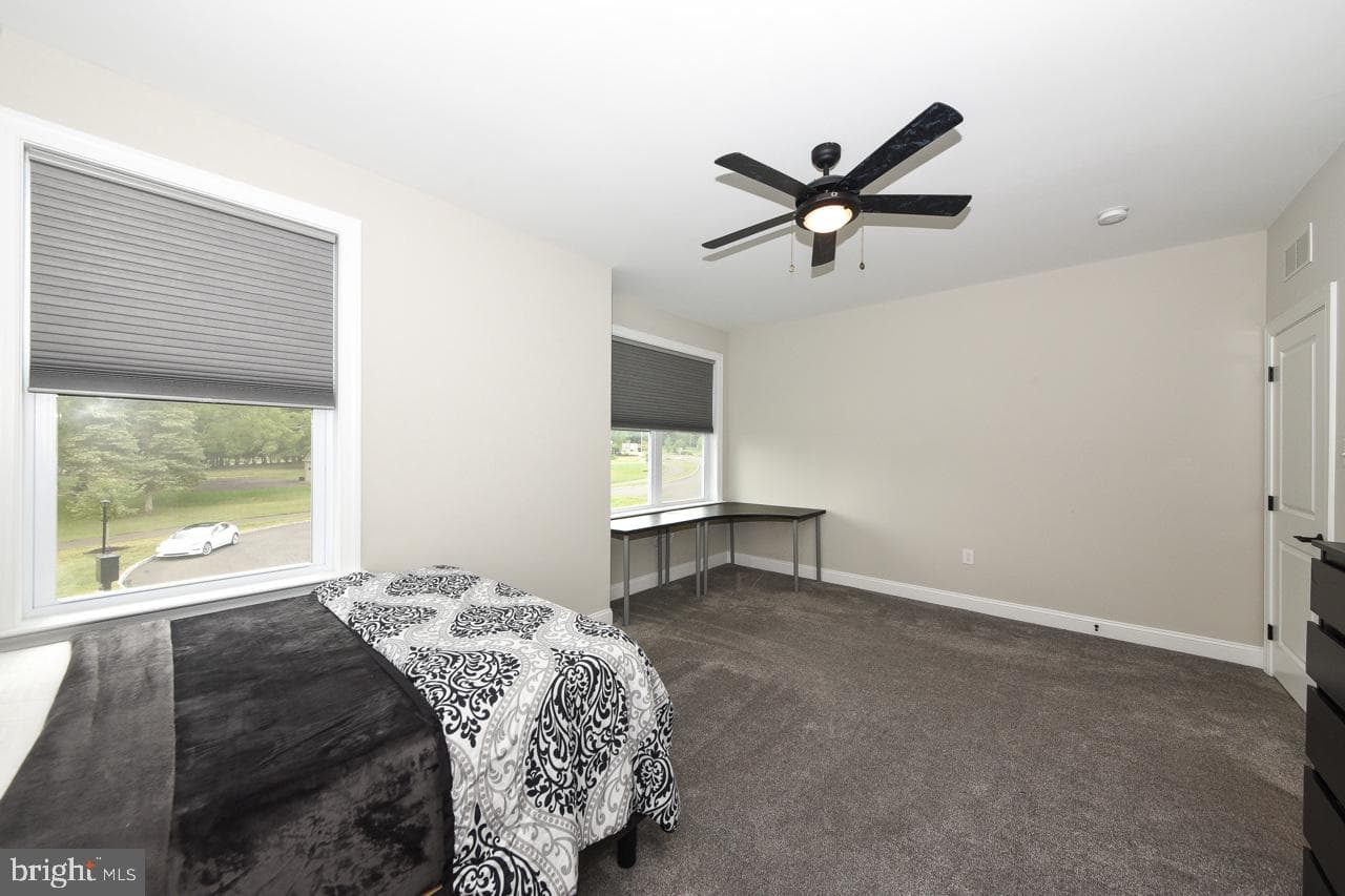 8 Elizabeth Lane photo 39