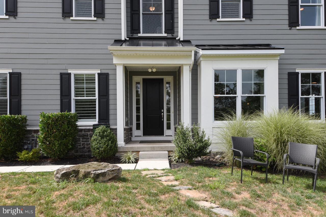8 Elizabeth Lane photo 4