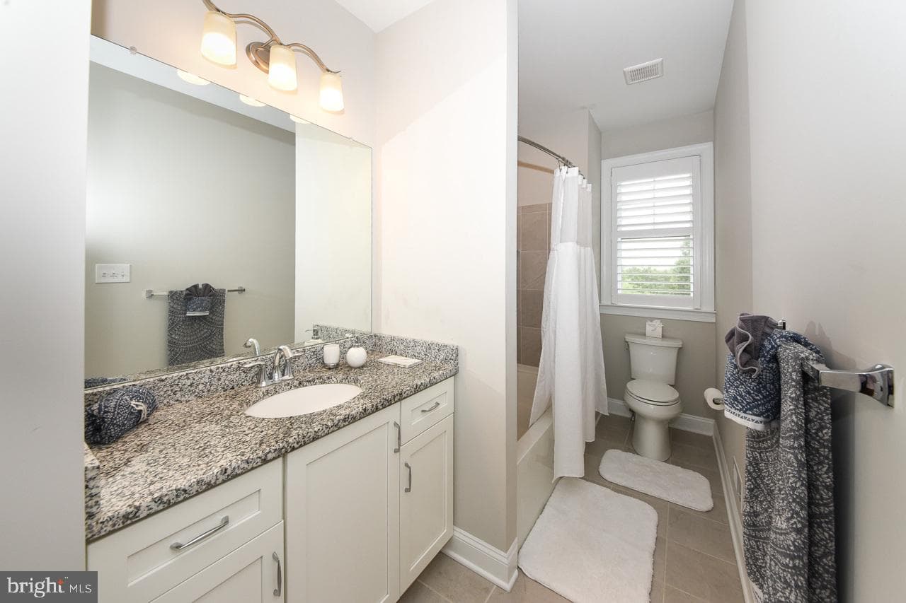 8 Elizabeth Lane photo 40