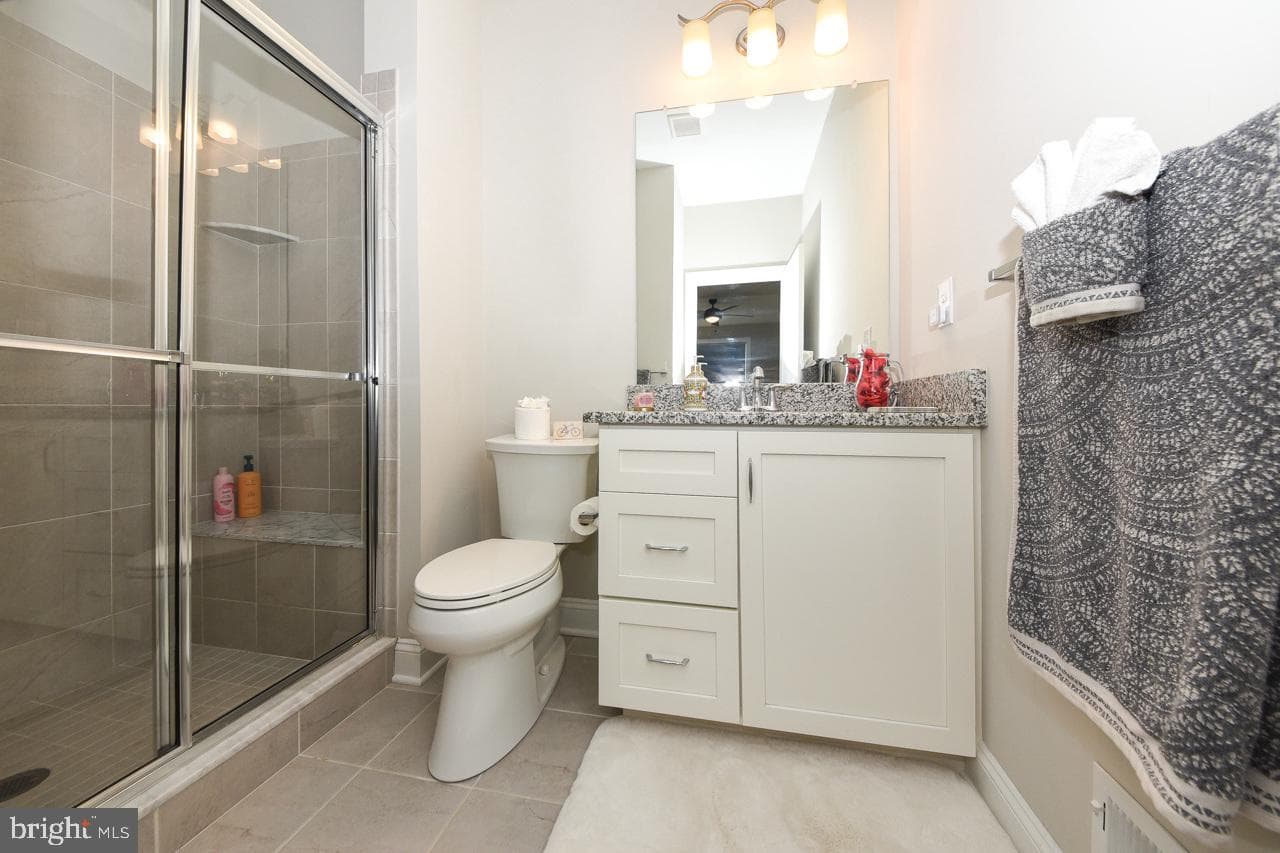 8 Elizabeth Lane photo 45