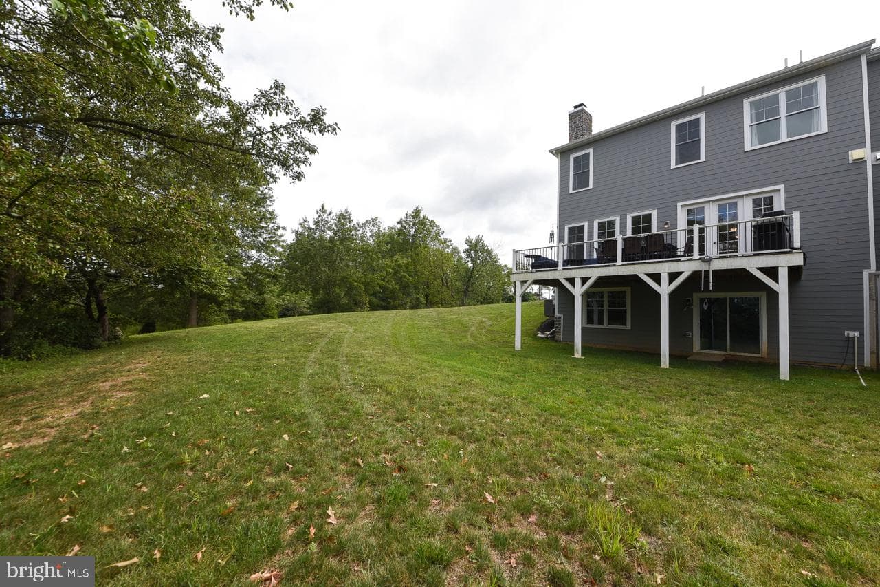 8 Elizabeth Lane photo 46