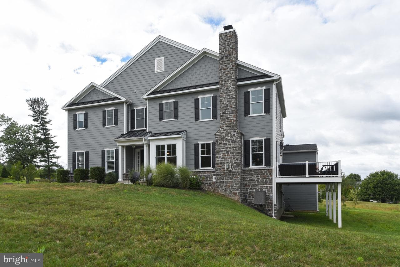8 Elizabeth Lane photo 48