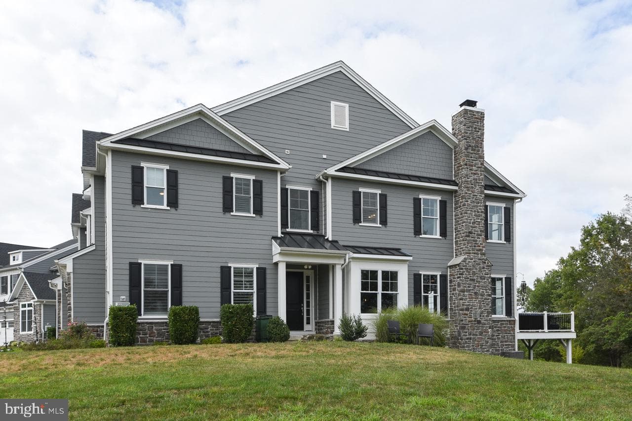 8 Elizabeth Lane photo 49