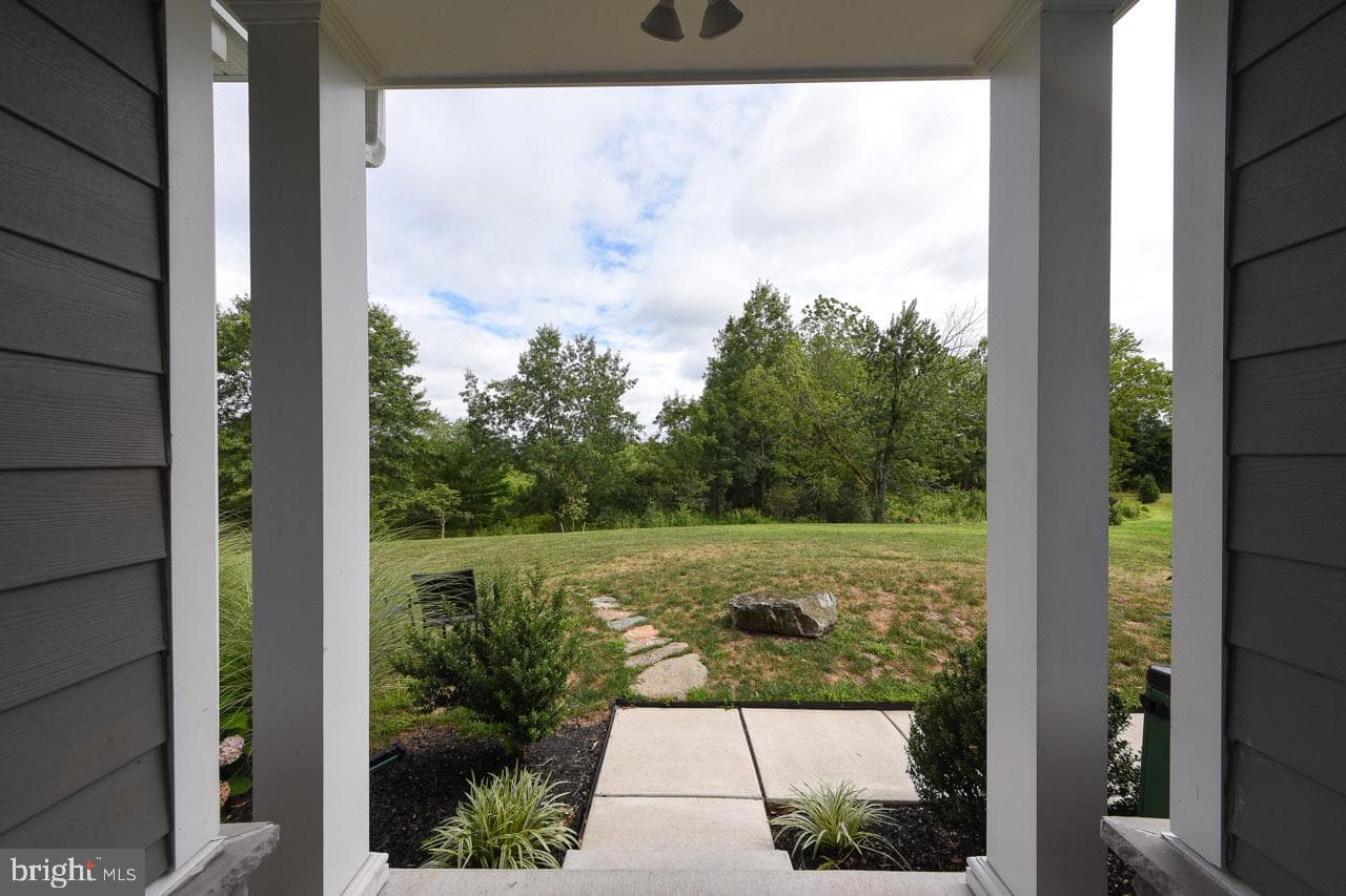 8 Elizabeth Lane photo 5