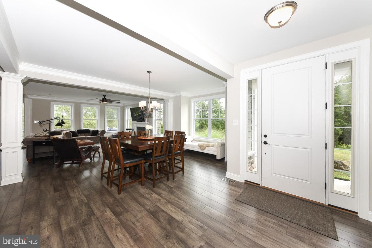 8 Elizabeth Lane photo 6