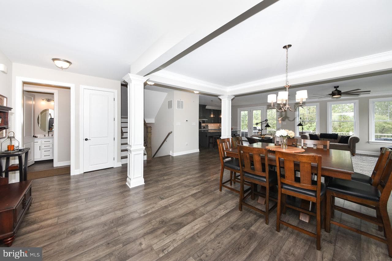 8 Elizabeth Lane photo 7