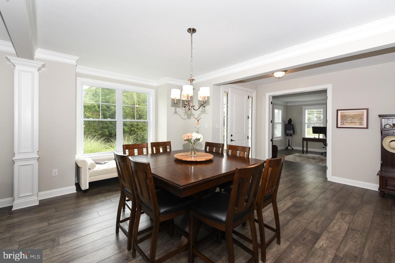 8 Elizabeth Lane photo 9