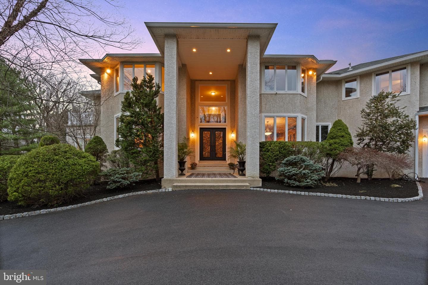 100 E Holland Road, Holland